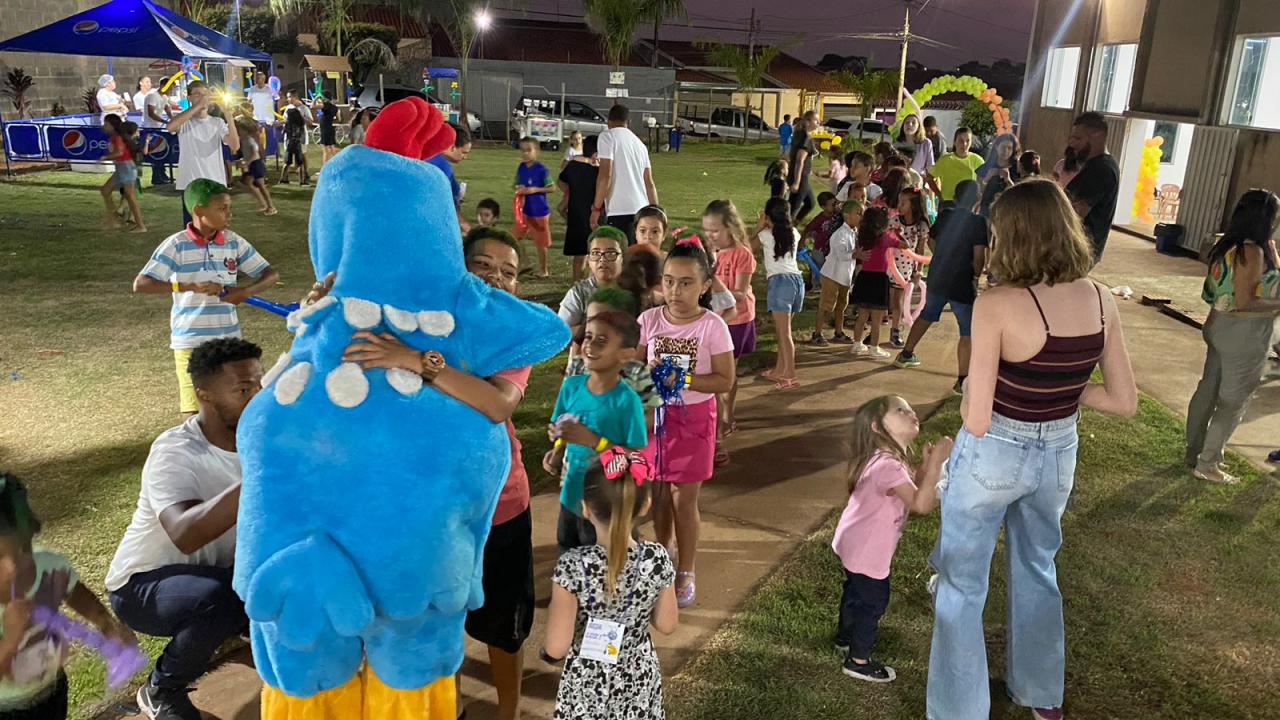 Foto 3 de 9 — Centenas de crianças participam de festa de graça Araraquara; 'alegria tomou conta'